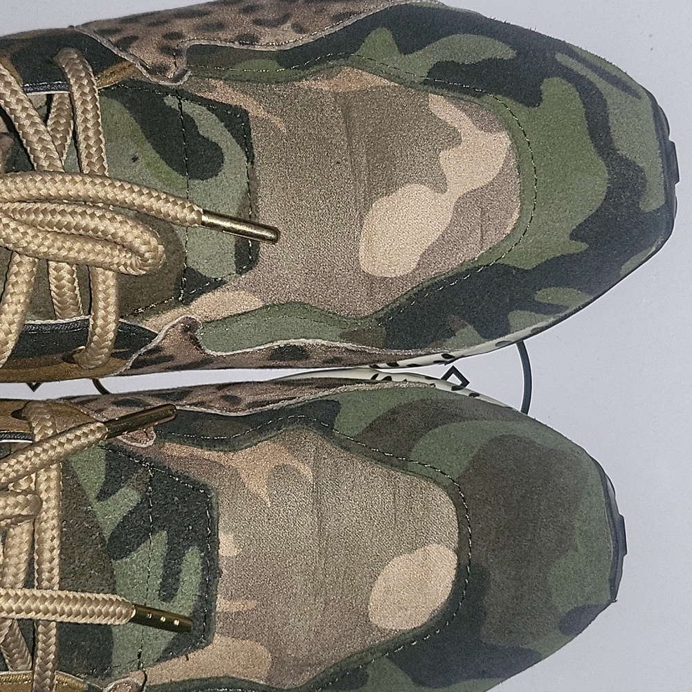 Steve Madden Camo. & Leopard Print Sneakers W/ Box - Picture 6 of 7